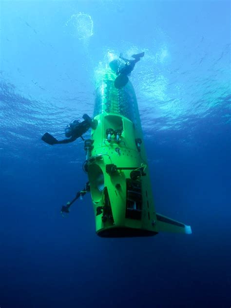 deepest submarine dive with humans.